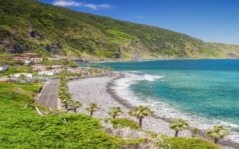 Oman vs Mumbai Comparison: Which is Better for Travel & Culture?