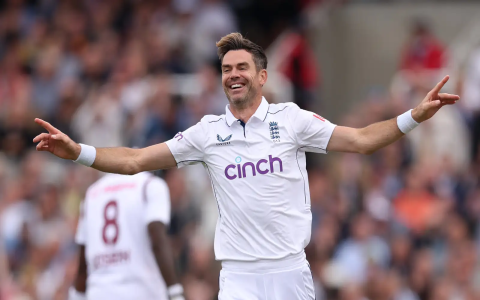 Fast bowler records: First to take 600 test wickets and his big impact.