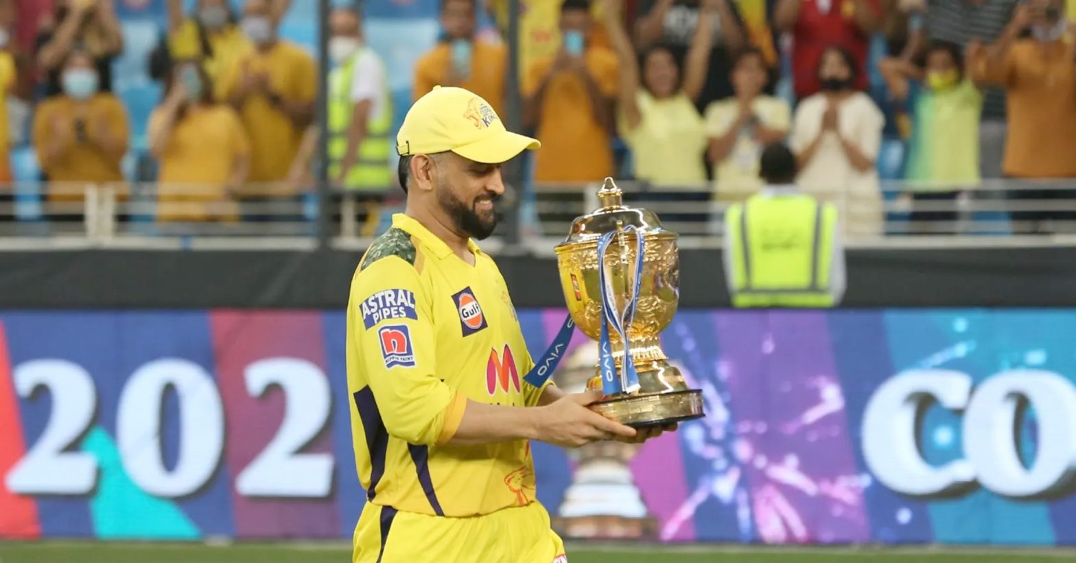 dhoni lifting trophy best moments you must see again